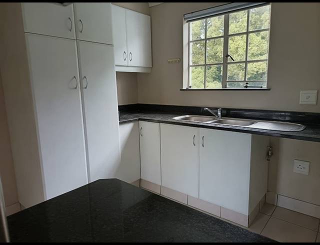 2 BEDROOM MAISONETTE TO LET IN ESSENWOOD